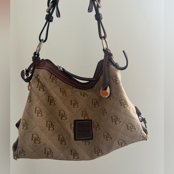 Dooney&Bourke Tan Cloth, Leather Logo Shoulder Bag. - Picture 3 of 8
